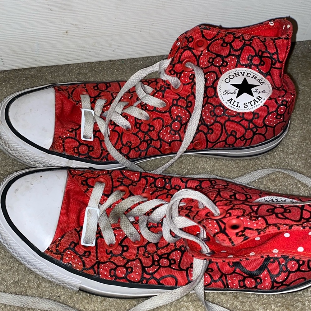 Hello Kitty Converse All Star Chuck Taylor Men’s 7 Women’s  9 Red Black White